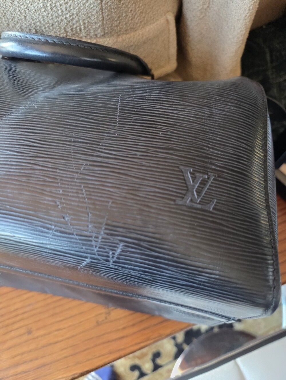 Louis Vuitton EPI in Black ~ Vintage LV Lovers Where You At? 9.5(W) 12.5 (L) - Picture 9 of 16